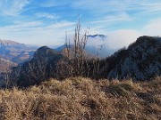 41 La dirupata cresta di vetta del Vaccareggio